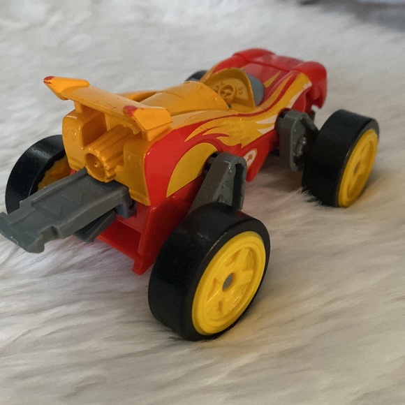 Blaze and the Monster Machine Flip/Transform Monster Truck/Racecar - Picture 2 of 4